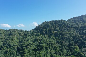 Montañas y ríos de la Sierra Nevada de Santa Marta, Colombia  