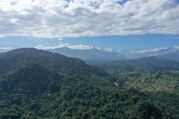 Fototapeta na wymiar Montañas y ríos de la Sierra Nevada de Santa Marta, Colombia 