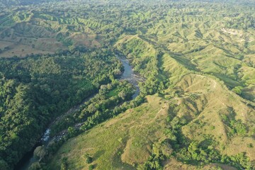 Obraz premium Montañas y ríos de la Sierra Nevada de Santa Marta, Colombia 