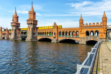 Fototapeta na wymiar Oberbaumbruke bridge in Berlin