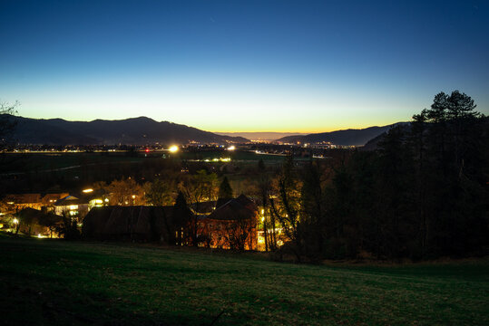 Aussicht aus das Dreisamtal von Burg am Wald bei Nacht