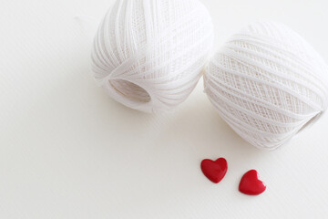 Fototapeta premium white crochet yarn with red hearts