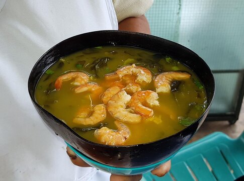 Tacac&aacute; is a specialty cuisine Amazon. Served in a natural bowl, tucupi boiling is poured over a gum made from tapioca flour. It adds a generous portion jambu leaves and dried shrimp completes the dish