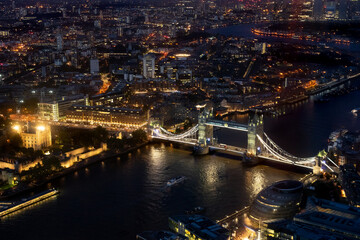 Fototapeta na wymiar London bridge by night