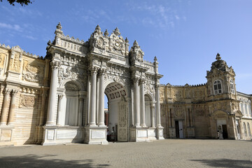 Fototapeta premium Dolmabahce Palace of 19th century. Exterior facade of the Gate of Treasury. Besiktas district, Istanbul, Turkey.