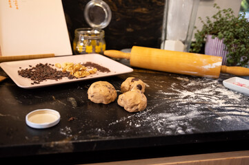 BAKEING CHOCCOLATE COOKIES, walnuts, chocolate, chocolate nips, milk