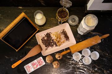 BAKEING CHOCCOLATE COOKIES, walnuts, chocolate, chocolate nips, milk