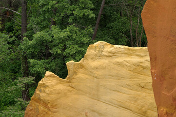 Ochre cliff formations, Roussillon, Vaucluse, Provence-Alpes-Côte d'Azur, France
