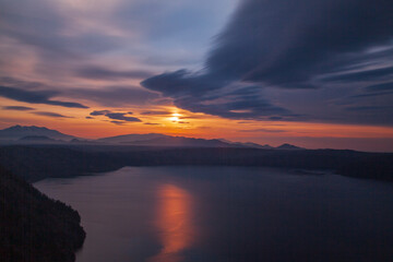 阿寒摩周国立公園　夜明けの摩周湖