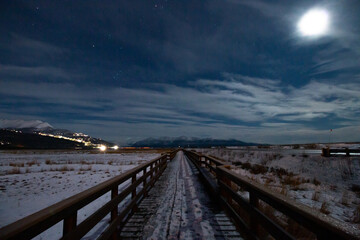 Obraz premium Night on walkway