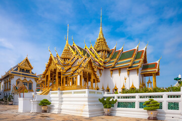 Fototapeta premium The Grand Palace of Thailand in Bangkok, built in 1782, made up of numerous buildings, halls, pavilions set around open lawns, gardens and courtyards
