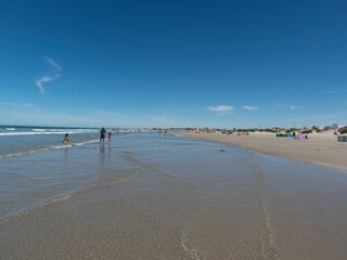 Obraz premium Playa de las grutas con el mar de fondo