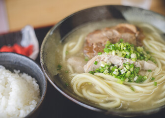 沖縄県の離島、宮古島の美味しい郷土料理「宮古そば」
