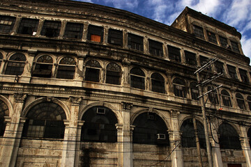 Obraz premium Condemned building in a city