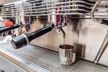 barista making coffee