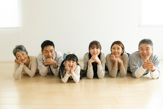 2 261 Best 三世代家族images Stock Photos Vectors Adobe Stock