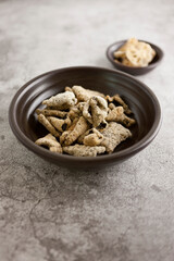 Korean traditional food, Laver Chips (Gimbugak) and Lotus root Chips