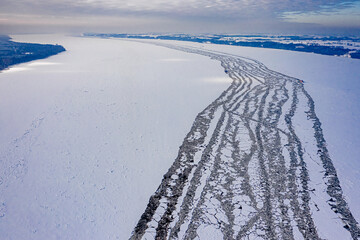 Obraz premium Icebreakers crushing ice on the Vistula River, Plock