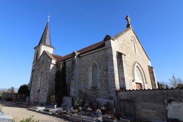 Fototapeta na wymiar L'église catholique Saint Roch vue de l'extérieur, ville de Blyes, département de l'Ain, France