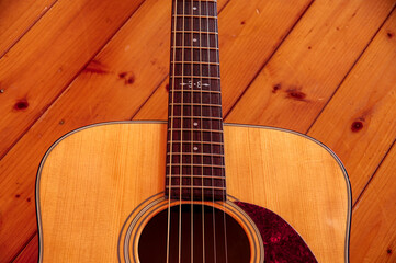 Fototapeta premium 室内のギター。