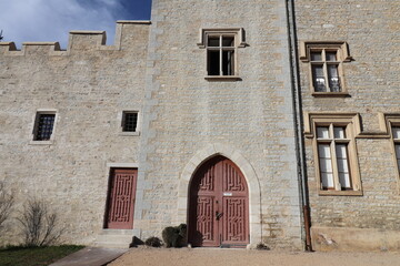 Le château de Chazey, construit au 12 ème siècle et rénové au 19 ème siècle, vue de...