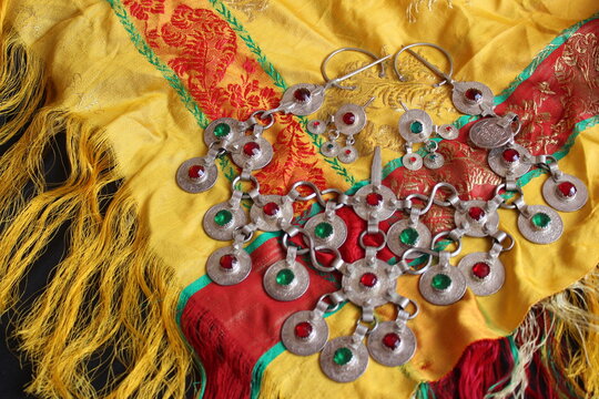 Amazigh jewelry and clothes from southern morocco - TAFRAOUT-