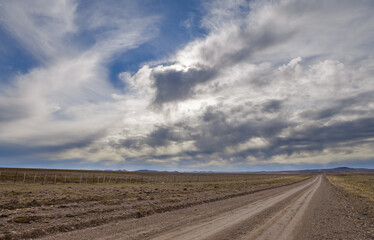 Obraz premium Dirt road on the pampas of southern Chile