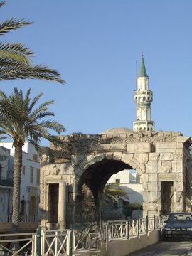 Libyen Nordafrika Tripolis mit Strassen Gassen und Geb&auml;ude im Fr&uuml;hjahr