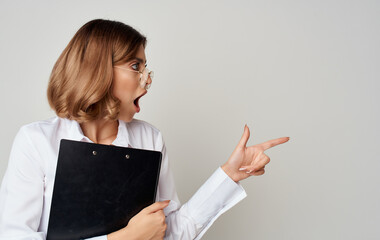 Naklejka premium Business woman in glasses with documents in hands on a gray background Copy Space