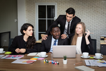 The employees in the company are consulting work with the supervisor to guide.