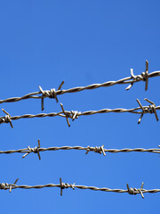 青空と有刺鉄線