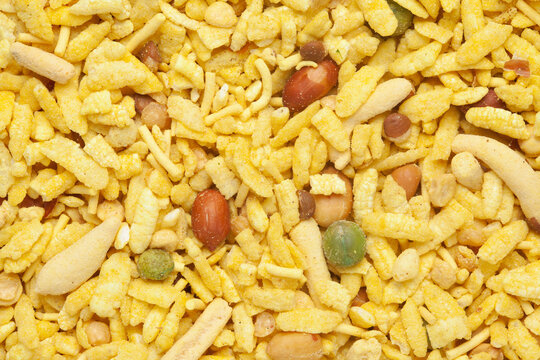 Delicious Khatta Meetha namkeen full-frame wallpaper, made with peanuts, sugar, raisins, and besan sev. 