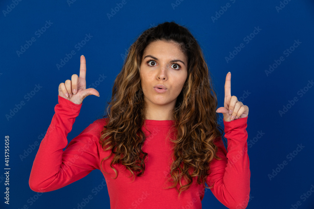 Poster Portrait of beautiful caucasian girl with curly hair