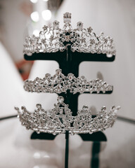 beautiful wedding jewelry for the bride, chic tiara