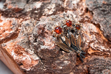 Brooch in the form of a flower of bronze and amber