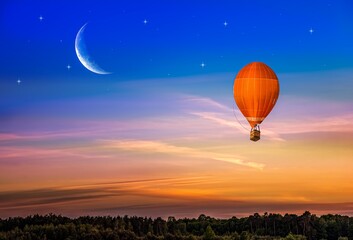 Obraz premium balloon against the background of a crescent, the tranquility of nature