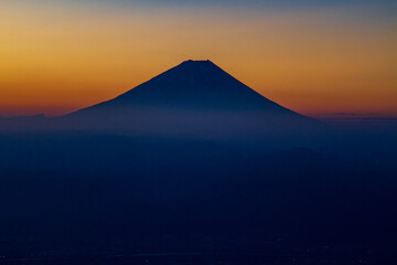 Fototapeta na wymiar sunset over the mountain