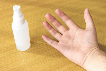 手をアルコール消毒するイメージ