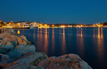 Obraz premium Night View of the marina in Cesme