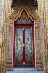Fototapeta na wymiar buddhist temple (Wat Ratchabophit) in bangkok (thailand) 