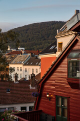 Obraz premium A beautiful cityscape view of colorful traditional houses with tiled roof in Bergen, Norway.