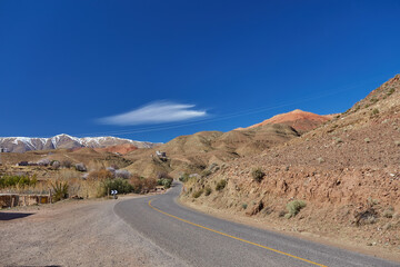 Fototapeta na wymiar Highway towards snowy high Atlas mountains