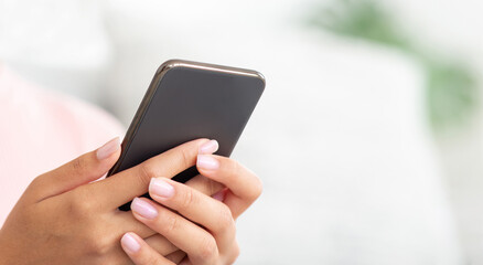 Use mobile smartphone, technology, online shopping, mobile apps, texting, addiction, swipe up