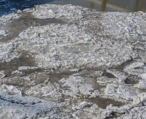 Eisschollen, Treibeis im Hamburger Hafen