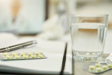 Importance of taking pills with efficient amounts of water