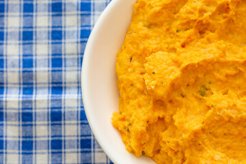 Sweet, mashed potatoes with mint 