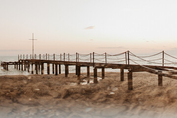 Fototapeta premium Steg am Sandstrand Mittelmeerküste