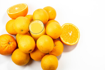 fresh orange juice and oranges healthy food