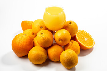 fresh orange juice and oranges healthy food