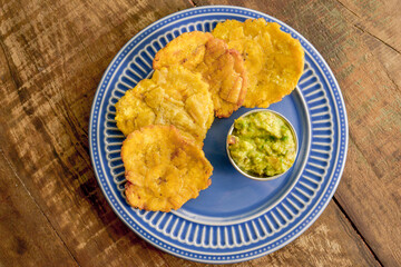 Patacon con Guacamole